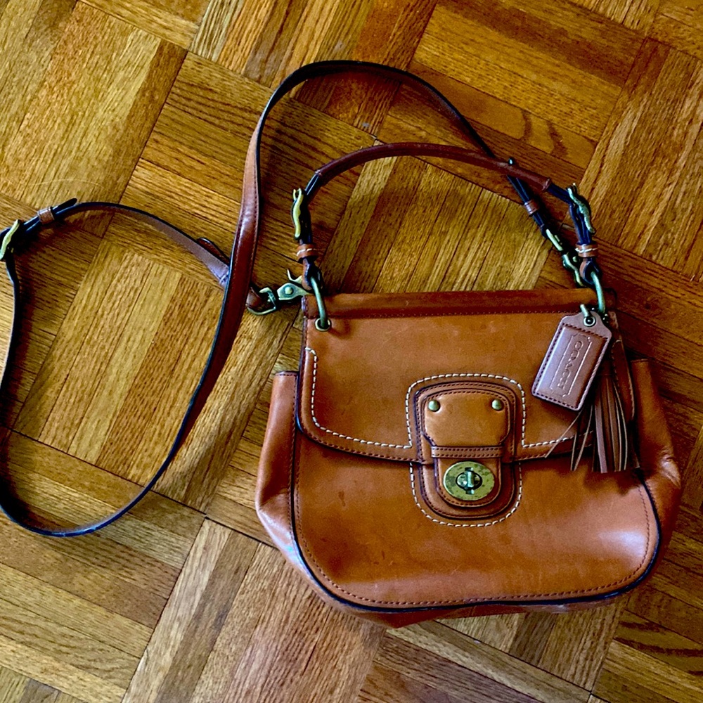Vintage Coach Purse Handbag Funky lining lots of pockets and detachable strap.